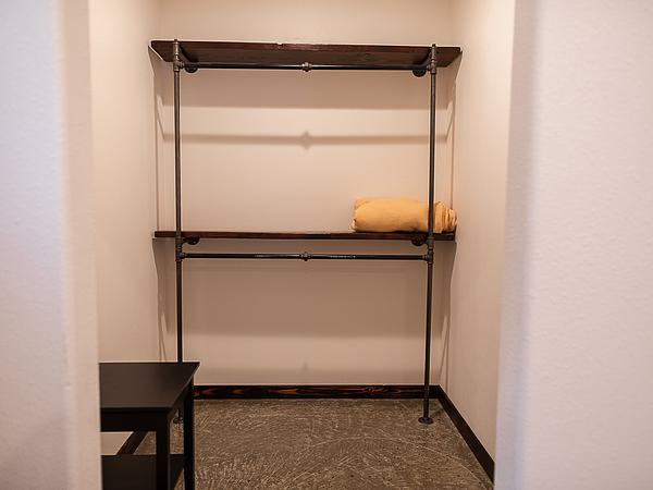 Beautiful apartment, king size bed, and fast WiFi! Unit B