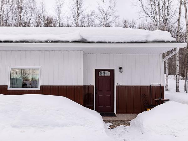 Beautiful apartment, king size bed, and fast WiFi! Unit B